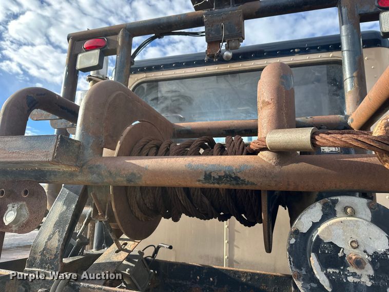 image for item DT6477 2006 Peterbilt 379 winch truck