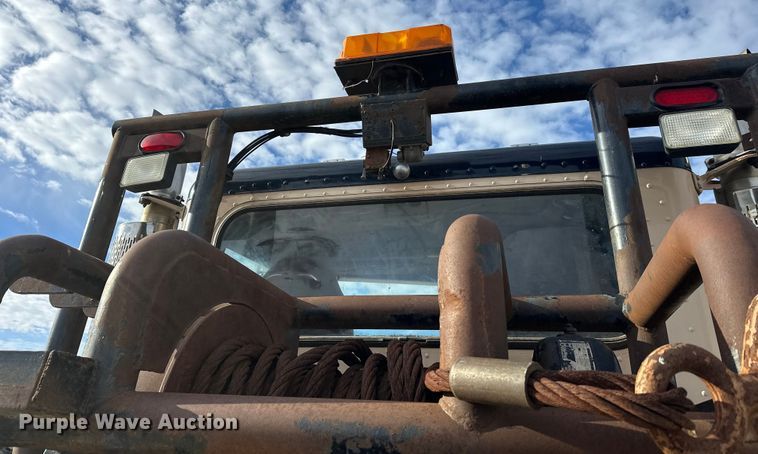 image for item DT6477 2006 Peterbilt 379 winch truck