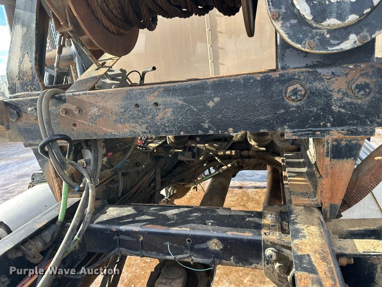 image for item DT6477 2006 Peterbilt 379 winch truck