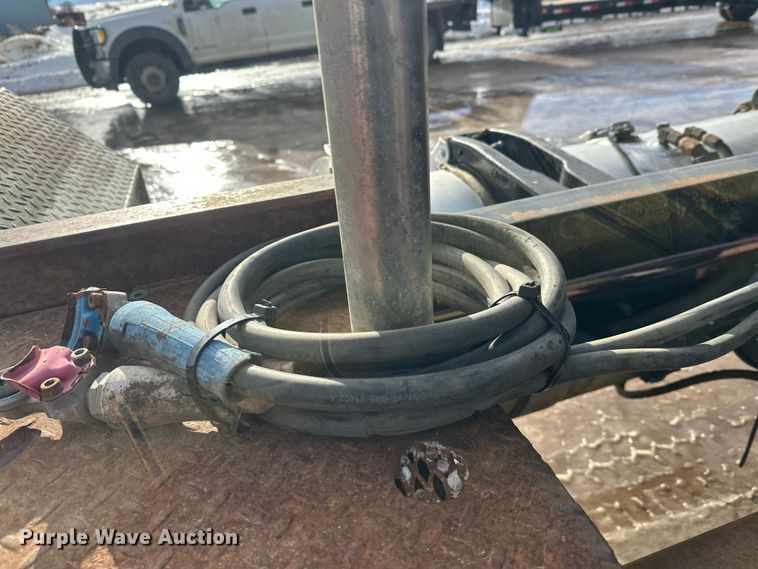 image for item DT6477 2006 Peterbilt 379 winch truck