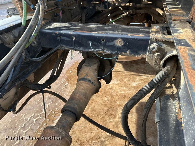 image for item DT6477 2006 Peterbilt 379 winch truck