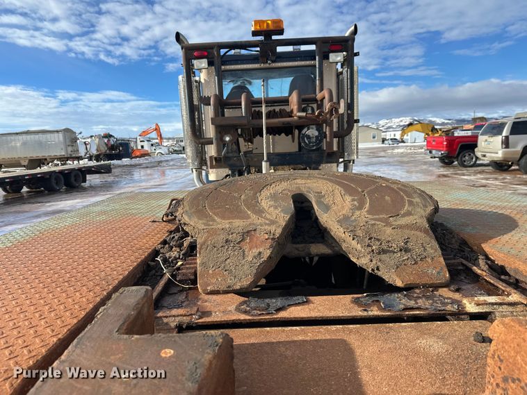 image for item DT6477 2006 Peterbilt 379 winch truck