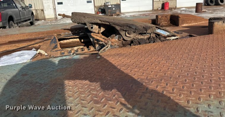 image for item DT6477 2006 Peterbilt 379 winch truck