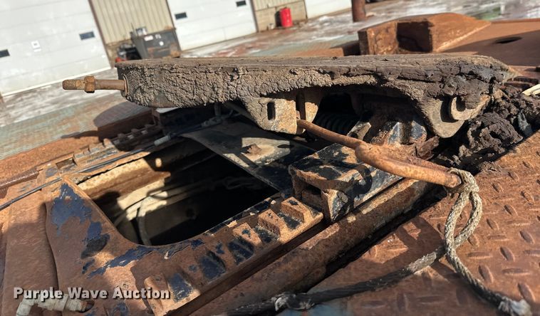 image for item DT6477 2006 Peterbilt 379 winch truck