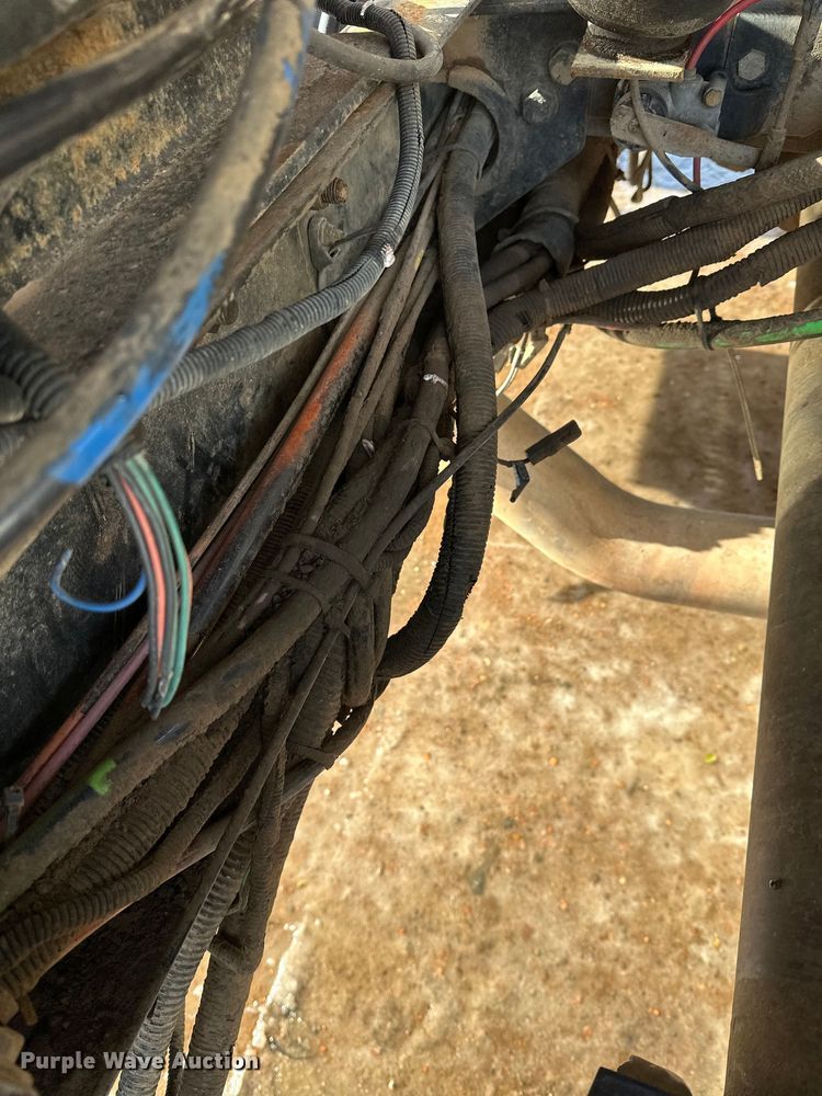 image for item DT6477 2006 Peterbilt 379 winch truck