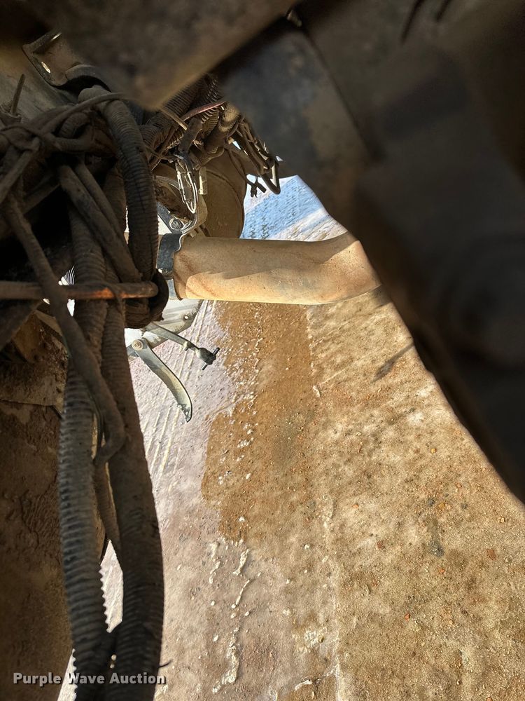 image for item DT6477 2006 Peterbilt 379 winch truck