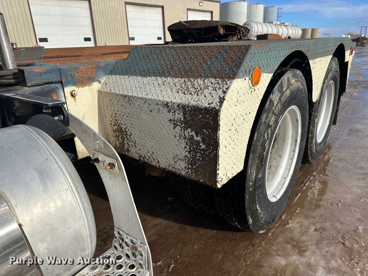 image for item DT6477 2006 Peterbilt 379 winch truck