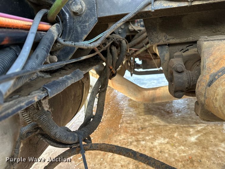 image for item DT6477 2006 Peterbilt 379 winch truck