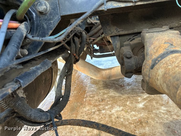 image for item DT6477 2006 Peterbilt 379 winch truck