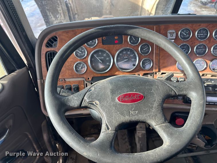 image for item DT6477 2006 Peterbilt 379 winch truck