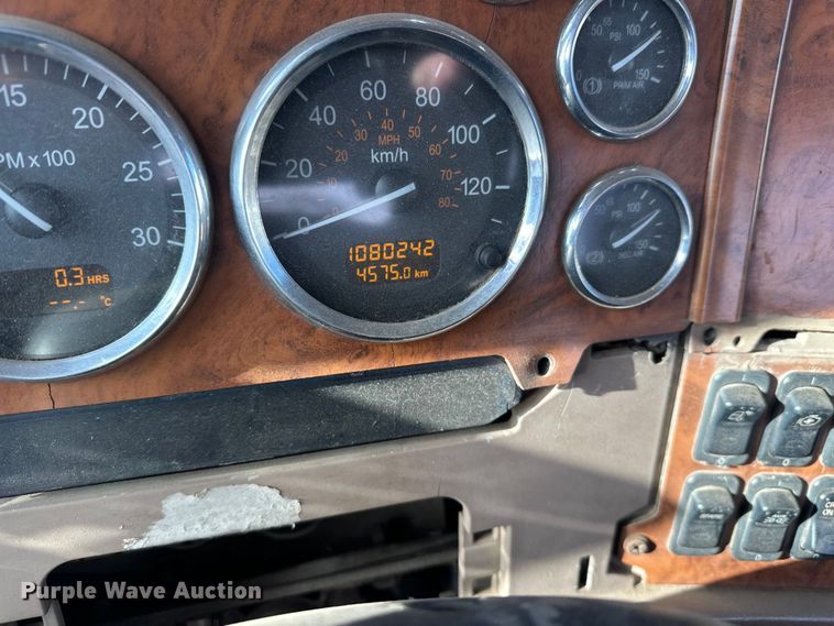 image for item DT6477 2006 Peterbilt 379 winch truck