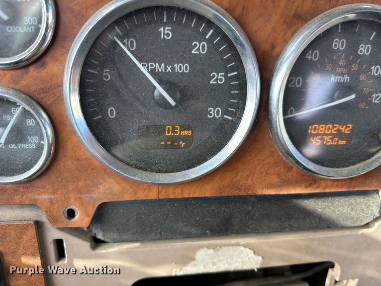 image for item DT6477 2006 Peterbilt 379 winch truck