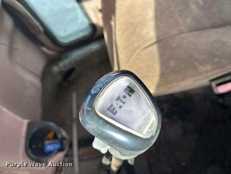 image for item DT6477 2006 Peterbilt 379 winch truck