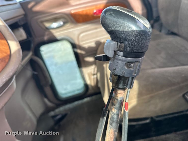 image for item DT6477 2006 Peterbilt 379 winch truck