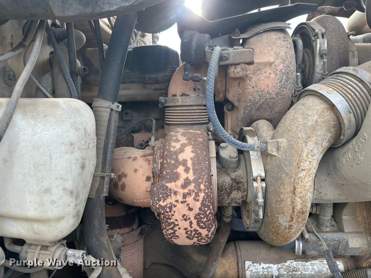 image for item DT6477 2006 Peterbilt 379 winch truck