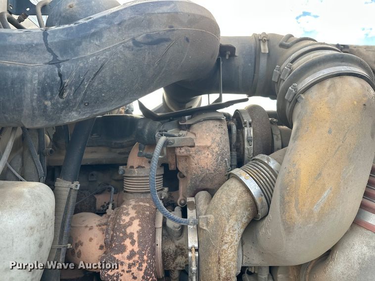 image for item DT6477 2006 Peterbilt 379 winch truck