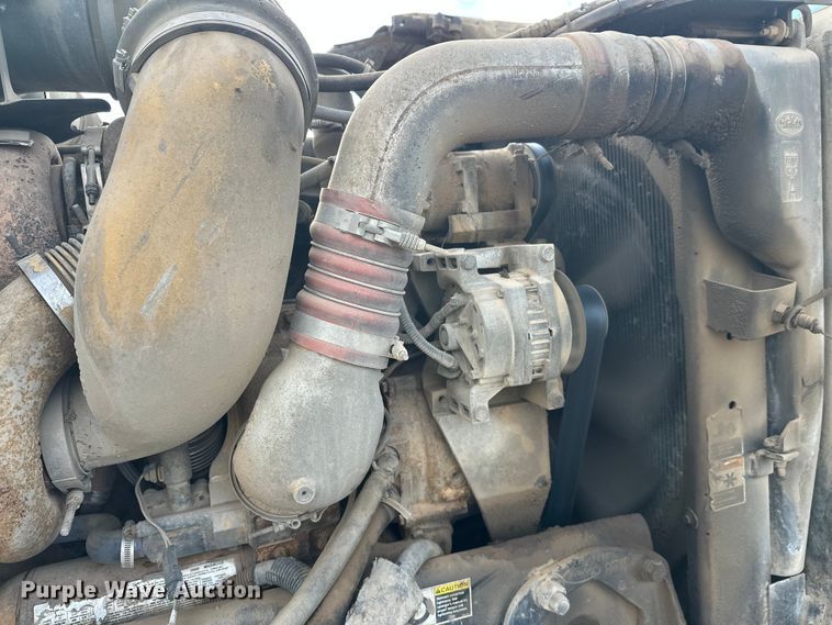 image for item DT6477 2006 Peterbilt 379 winch truck