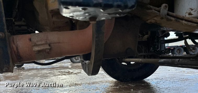 image for item DT6477 2006 Peterbilt 379 winch truck