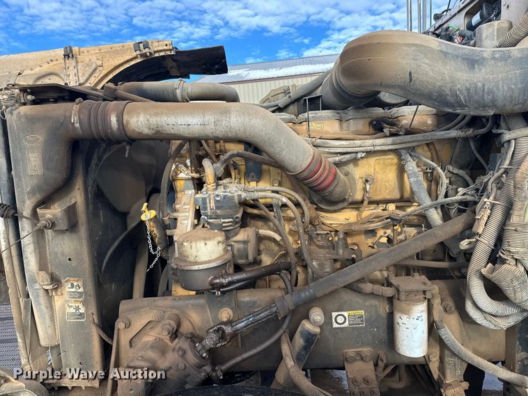 image for item DT6477 2006 Peterbilt 379 winch truck