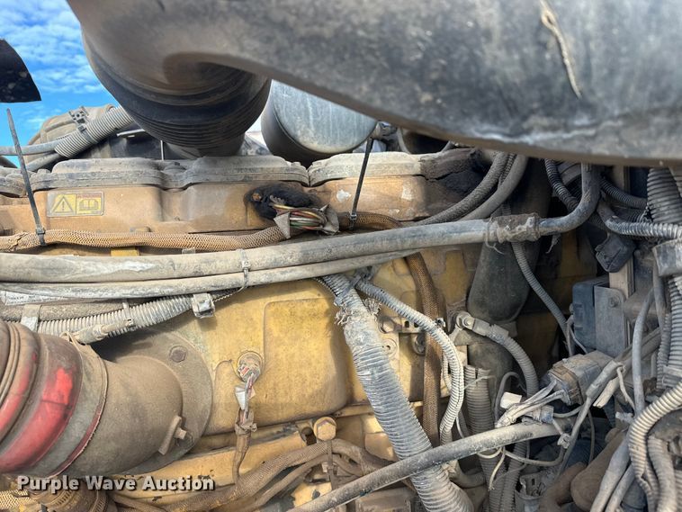 image for item DT6477 2006 Peterbilt 379 winch truck