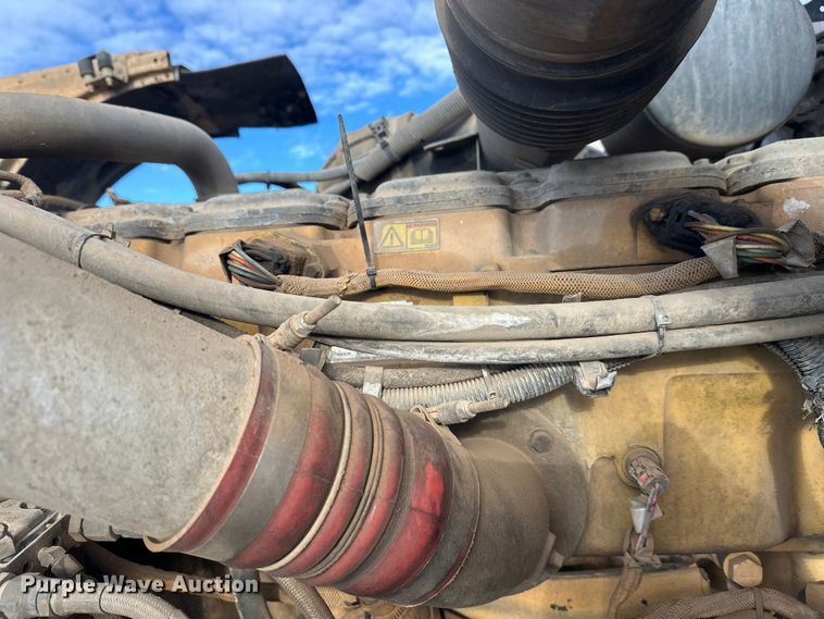 image for item DT6477 2006 Peterbilt 379 winch truck