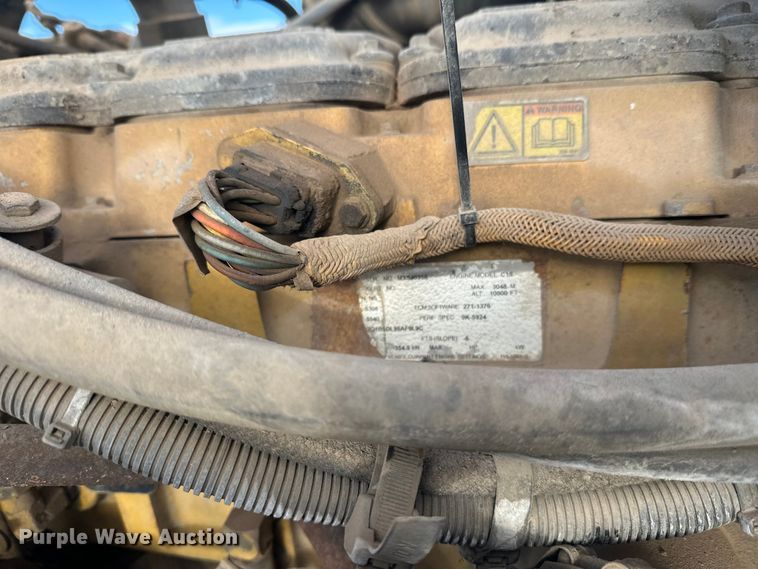 image for item DT6477 2006 Peterbilt 379 winch truck