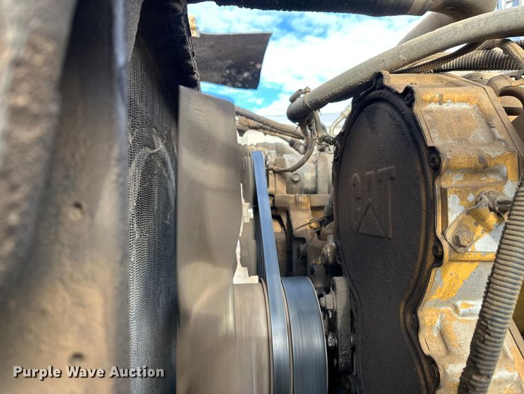 image for item DT6477 2006 Peterbilt 379 winch truck