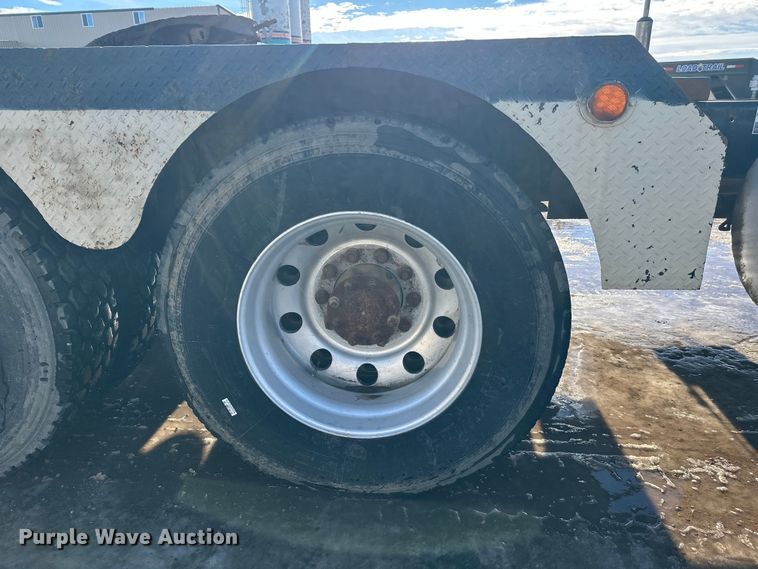 image for item DT6477 2006 Peterbilt 379 winch truck