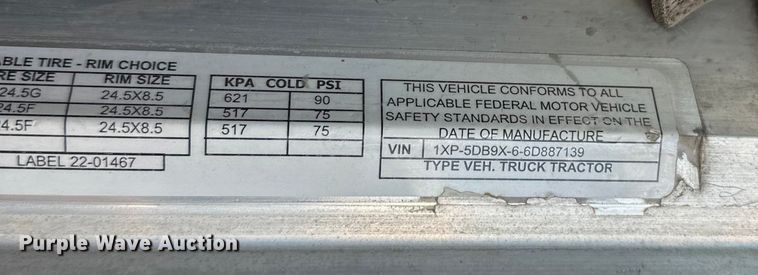 image for item DT6477 2006 Peterbilt 379 winch truck