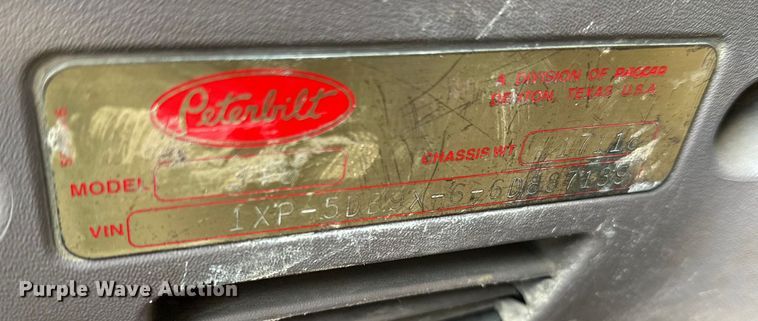 image for item DT6477 2006 Peterbilt 379 winch truck