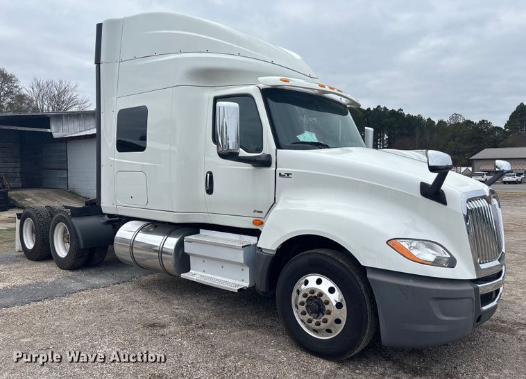 image for item DU0289 2020 International LT625 semi truck