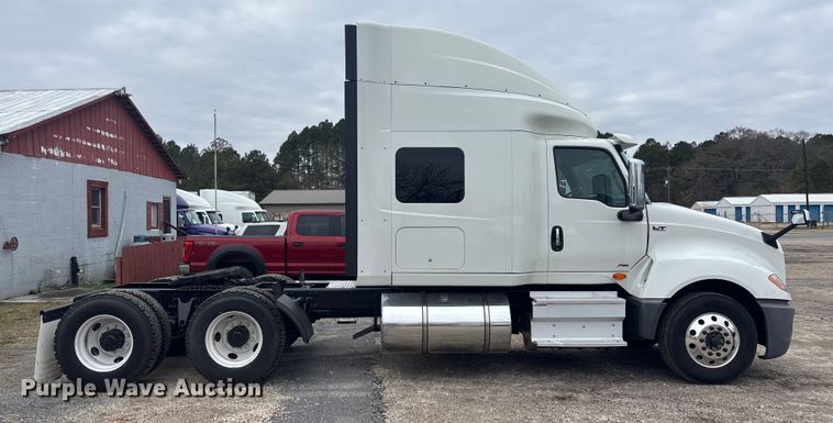 image for item DU0289 2020 International LT625 semi truck