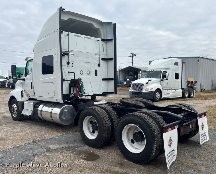 image for item DU0289 2020 International LT625 semi truck