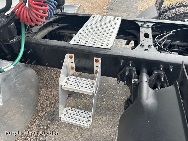 image for item DU0289 2020 International LT625 semi truck