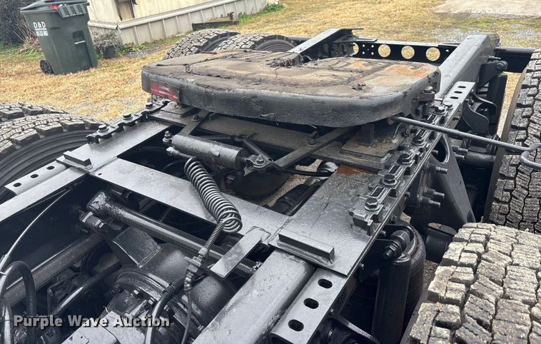 image for item DU0289 2020 International LT625 semi truck