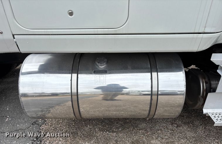 image for item DU0289 2020 International LT625 semi truck