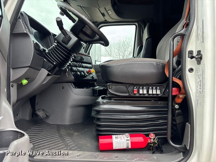 image for item DU0289 2020 International LT625 semi truck