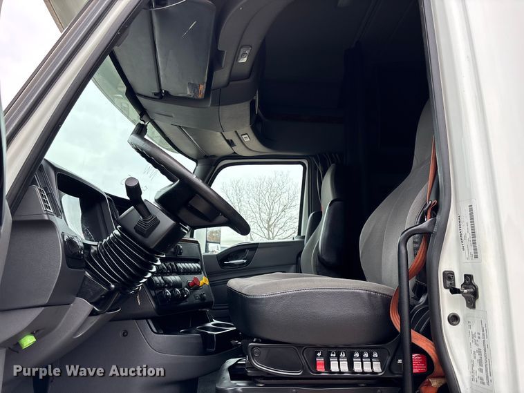 image for item DU0289 2020 International LT625 semi truck