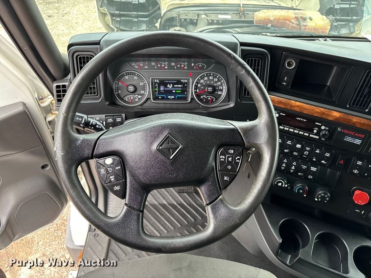 image for item DU0289 2020 International LT625 semi truck