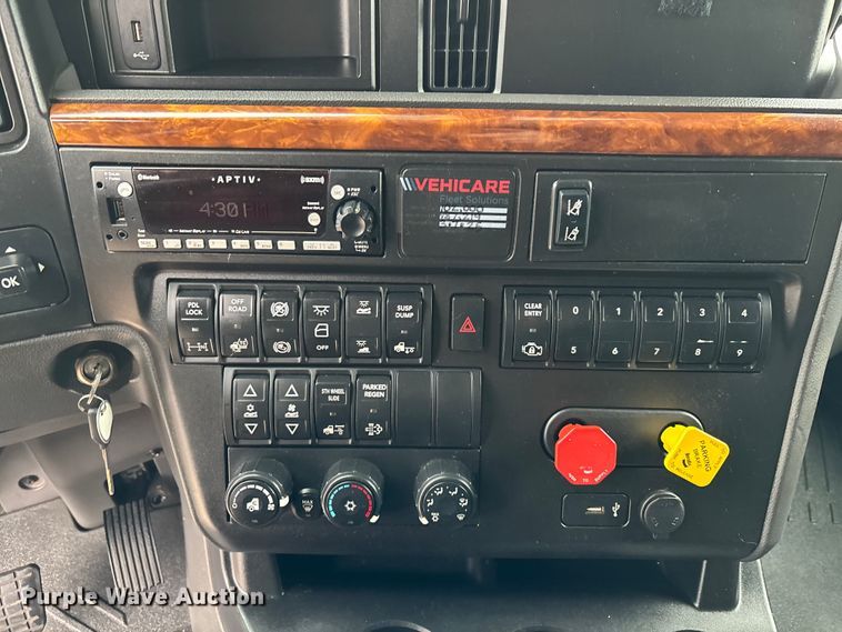 image for item DU0289 2020 International LT625 semi truck