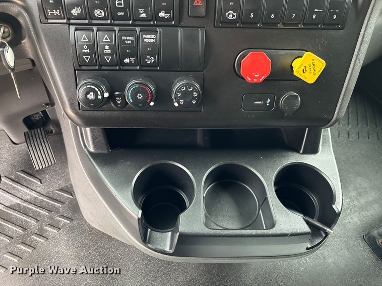 image for item DU0289 2020 International LT625 semi truck