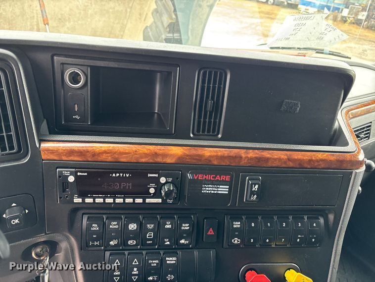 image for item DU0289 2020 International LT625 semi truck