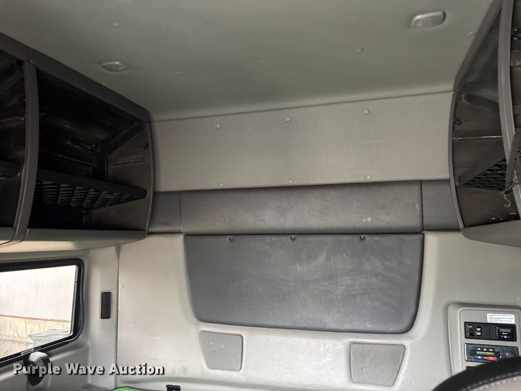 image for item DU0289 2020 International LT625 semi truck