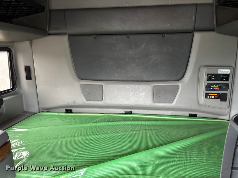 image for item DU0289 2020 International LT625 semi truck