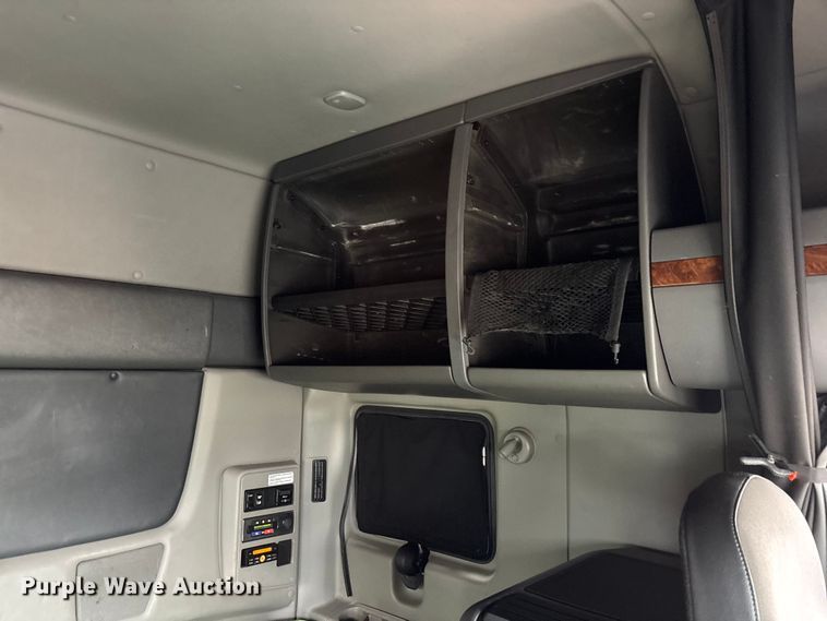 image for item DU0289 2020 International LT625 semi truck