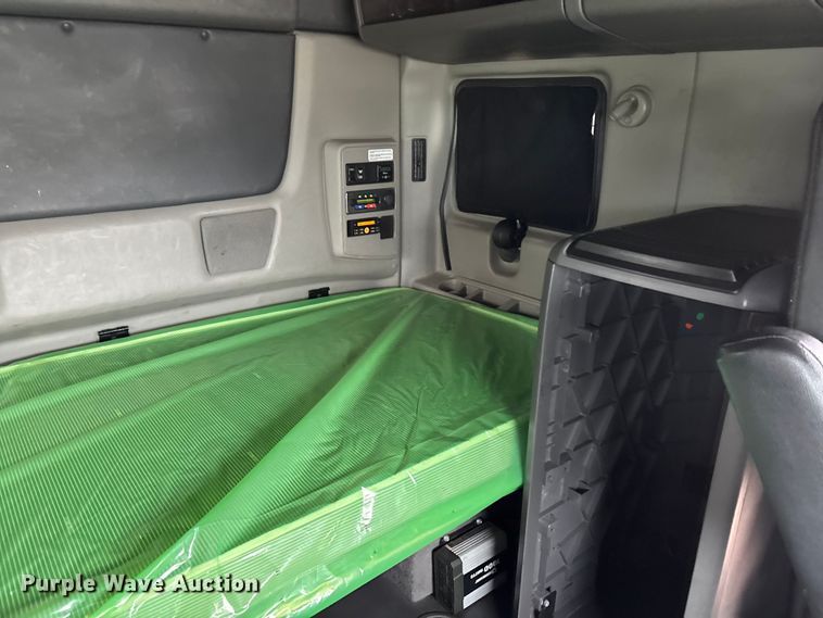 image for item DU0289 2020 International LT625 semi truck