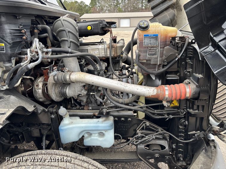 image for item DU0289 2020 International LT625 semi truck