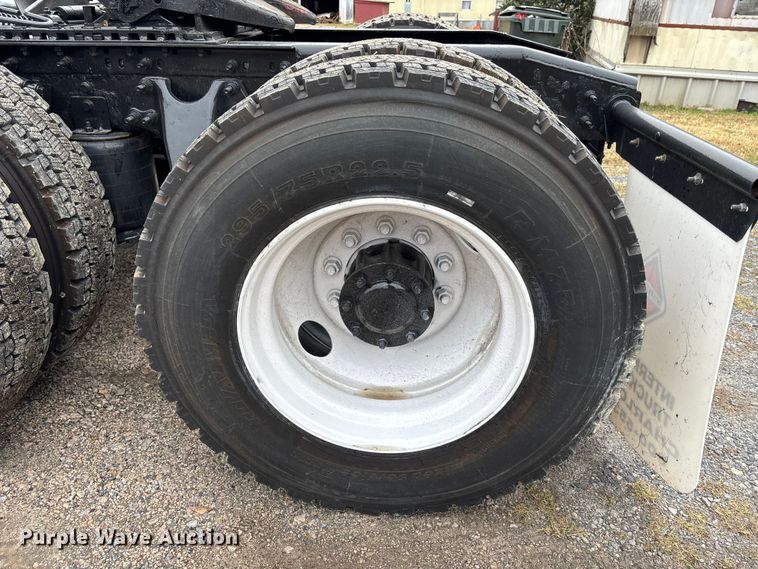 image for item DU0289 2020 International LT625 semi truck