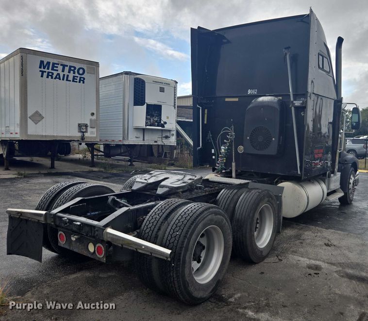 image for item DU2516 2006 International Eagle semi truck