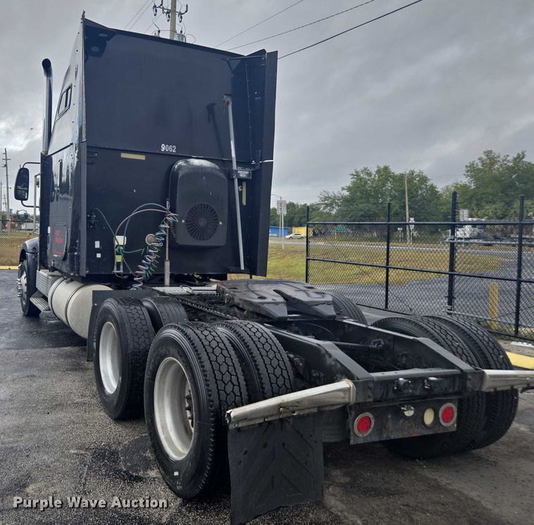 image for item DU2516 2006 International Eagle semi truck